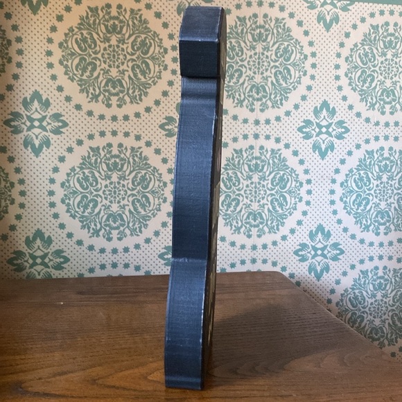 🎉HP “All you need is love and a dog” wood sign by Quill to Paper by Sixtrees. - Picture 4 of 6